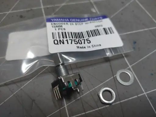 [LN6-Helix-ENCSW15] Encodeur cranté avec switch pour Line 6 série Hélix 