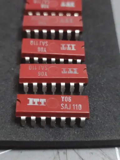 [IC-SAJ110] SAJ100 ITT Divider 7 stages NOS pour Elka Solina Crumar